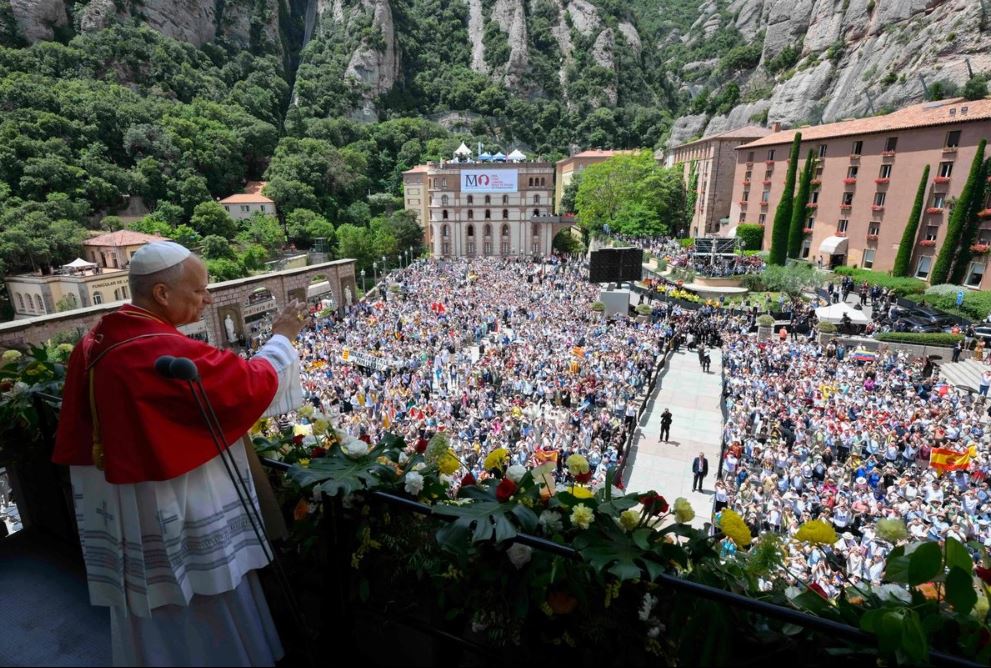 León XIV condena la guerra en Barcelona, pero guarda silencio sobre pederastia en Montserrat