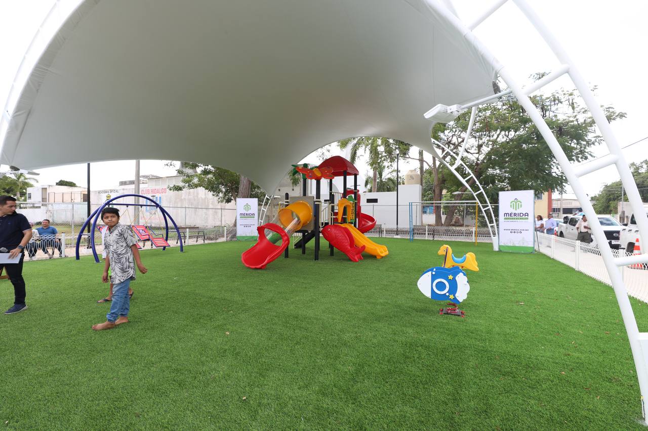 Cecilia Patrón entrega trabajos de rehabilitación de diversas áreas infantiles y parques de Mérida