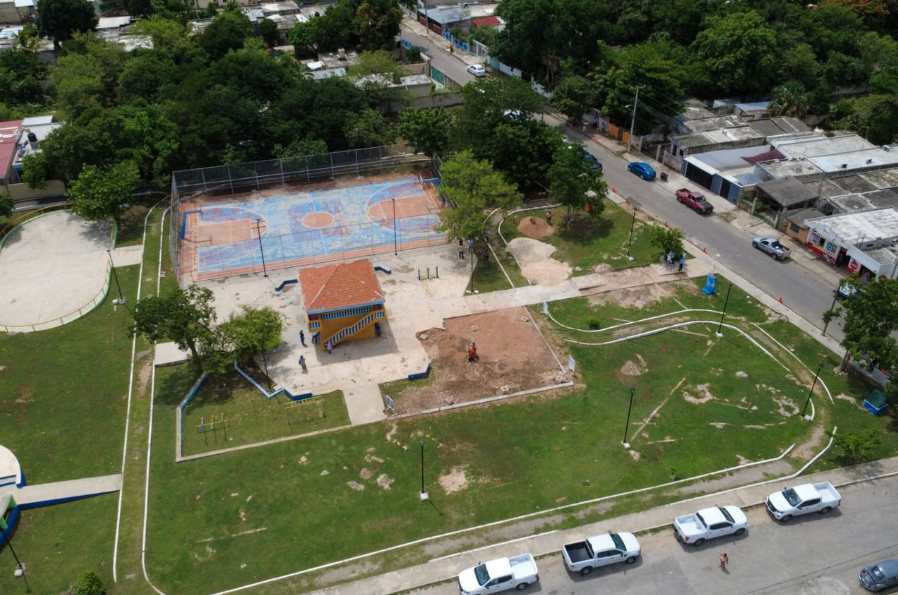 Cecilia Patrón supervisa obras de mejora en parques de Vergel III y Viernes Santo de Mérida
