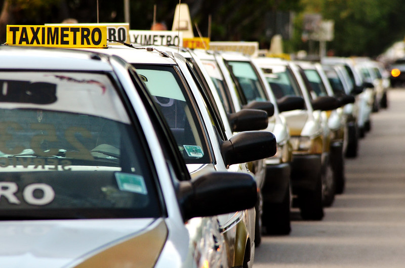 Permitidos, dos pasajeros por taxi o vehículo de plataforma digital en Yucatán
