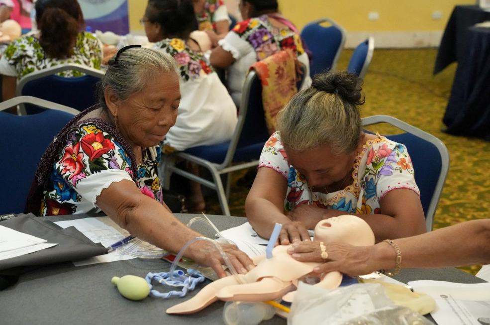 Parteras mayahablantes de Yucatán refuerzan saberes y atención a recién nacidos en taller