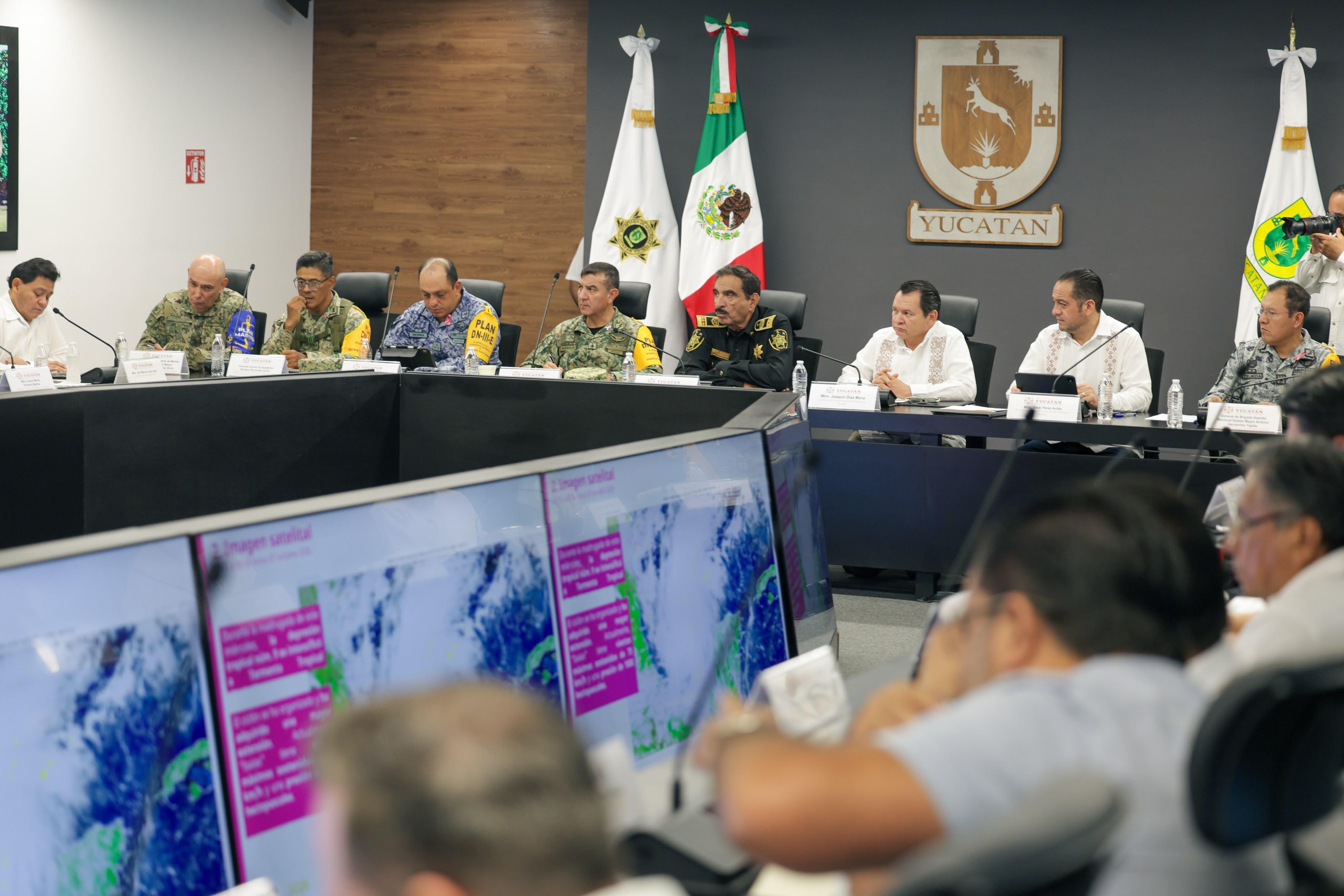 Por ‘Isaías’, suspenden actividades no esenciales y educativas en Yucatán 
