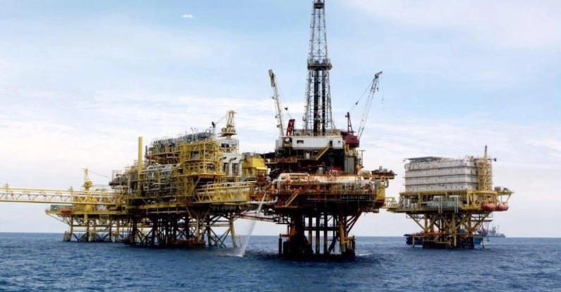 Grupo armado asalta complejo petrolero Ku Maloob Zaap en Campeche