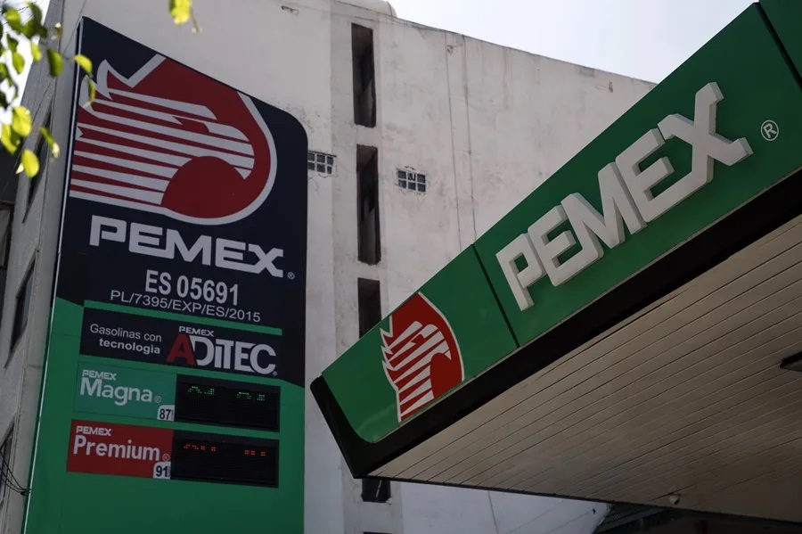Sube petróleo a 100 dólares, pero no habrá gasolinazo