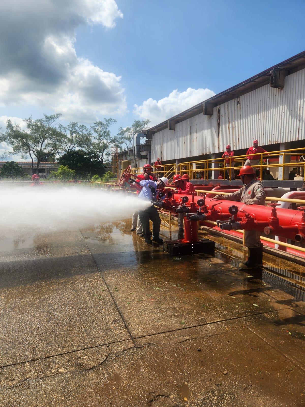Exigen en Atasta medidas de seguridad a Pemex tras explosión 