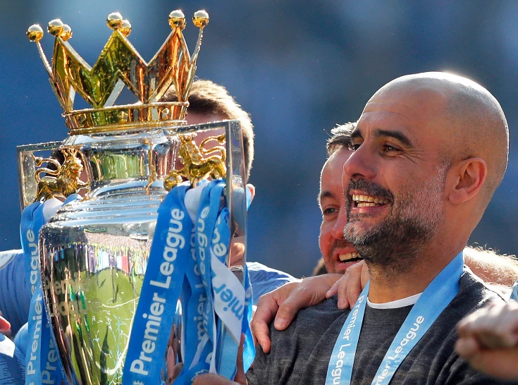 Guardiola dice que seguirá leal al Manchester City pese a graves cargos
