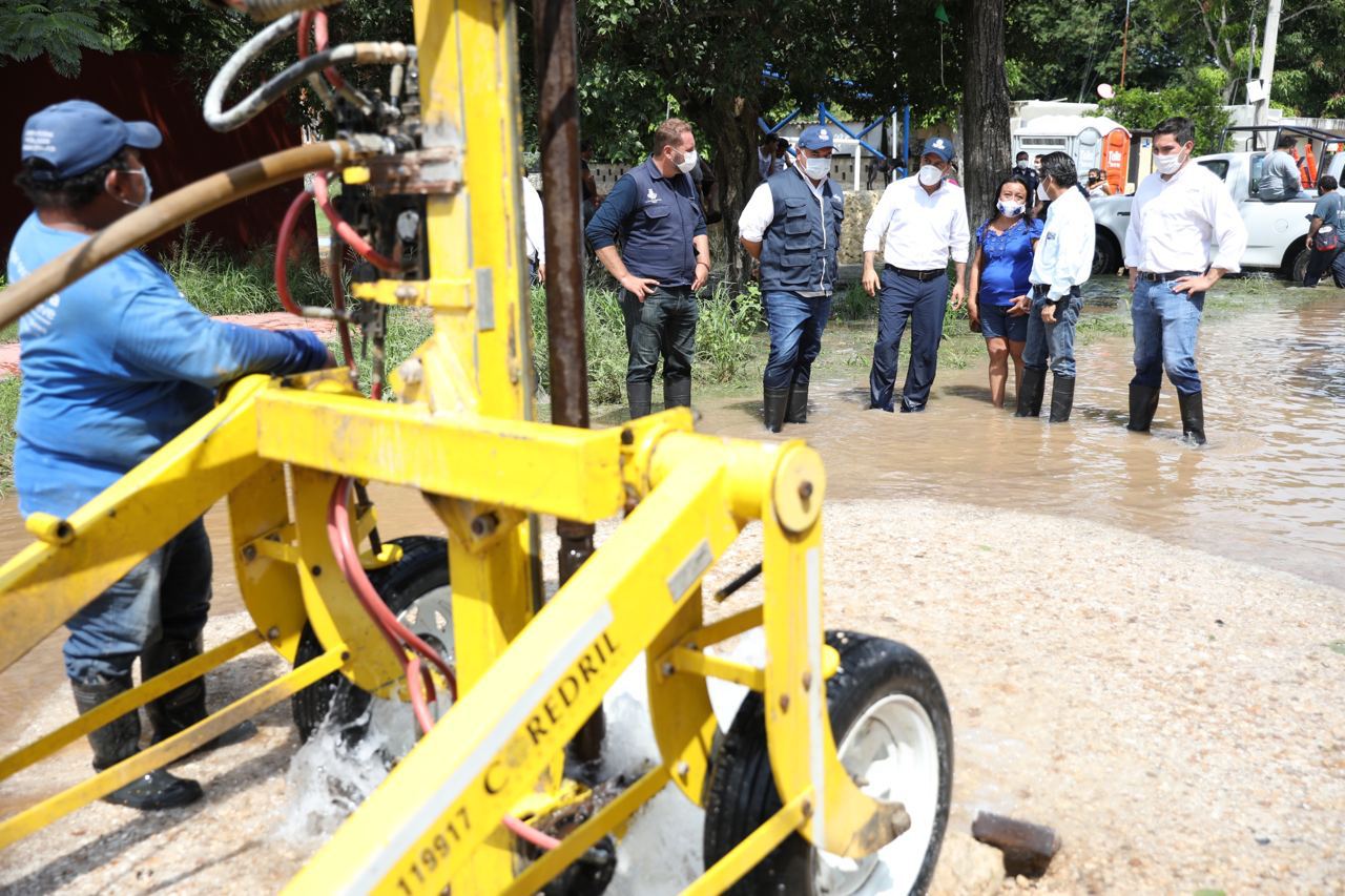 Vila Dosal envía perforadoras y pipas a Las Américas y Ciudad Caucel