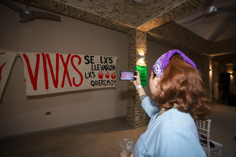 Feministas llaman a ejercer un periodismo con empatía y sin estereotipos
