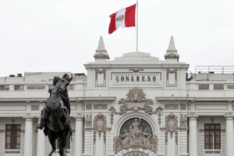 Presidente de Perú confirma que ex primera ministra de Castillo ''no podrá viajar'' a México