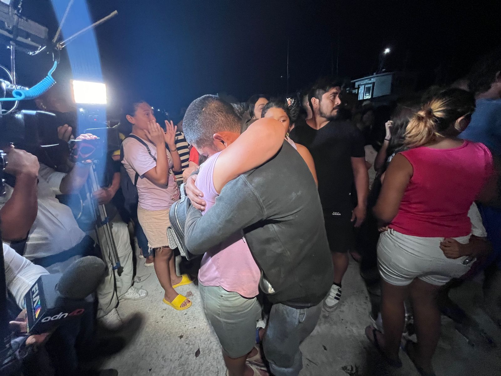 Llegan a Yucalpetén los pescadores que estuvieron desaparecidos en la embarcación ‘Neldy’ 