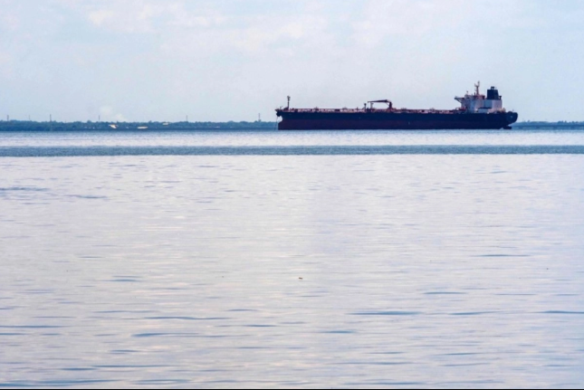 EU intercepta otro petrolero en el océano Índico por violar bloqueo al crudo del Caribe