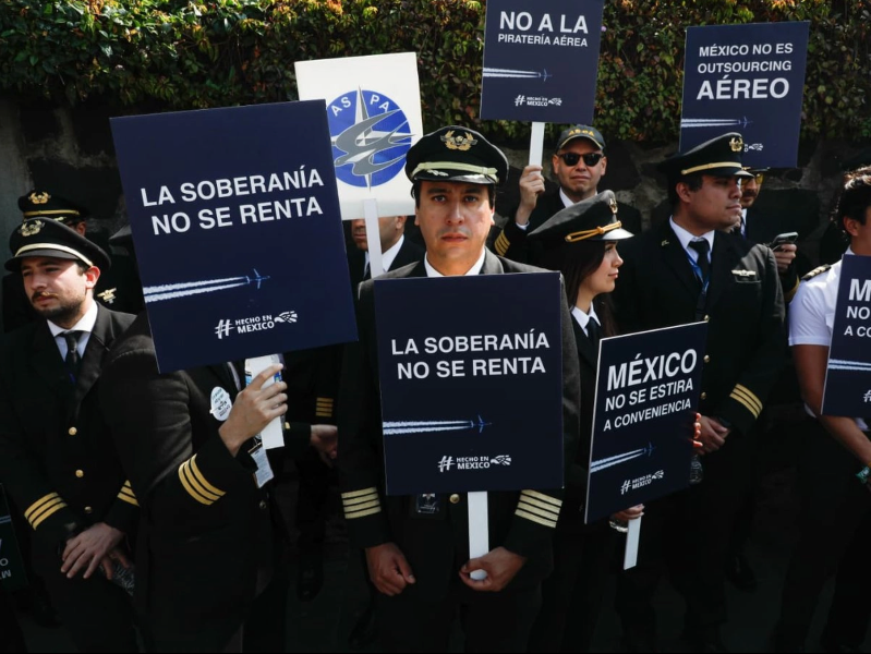 Sindicato de pilotos y SICT pactan mesas para revisar contrataciones de extranjeros en aerolíneas mexicanas