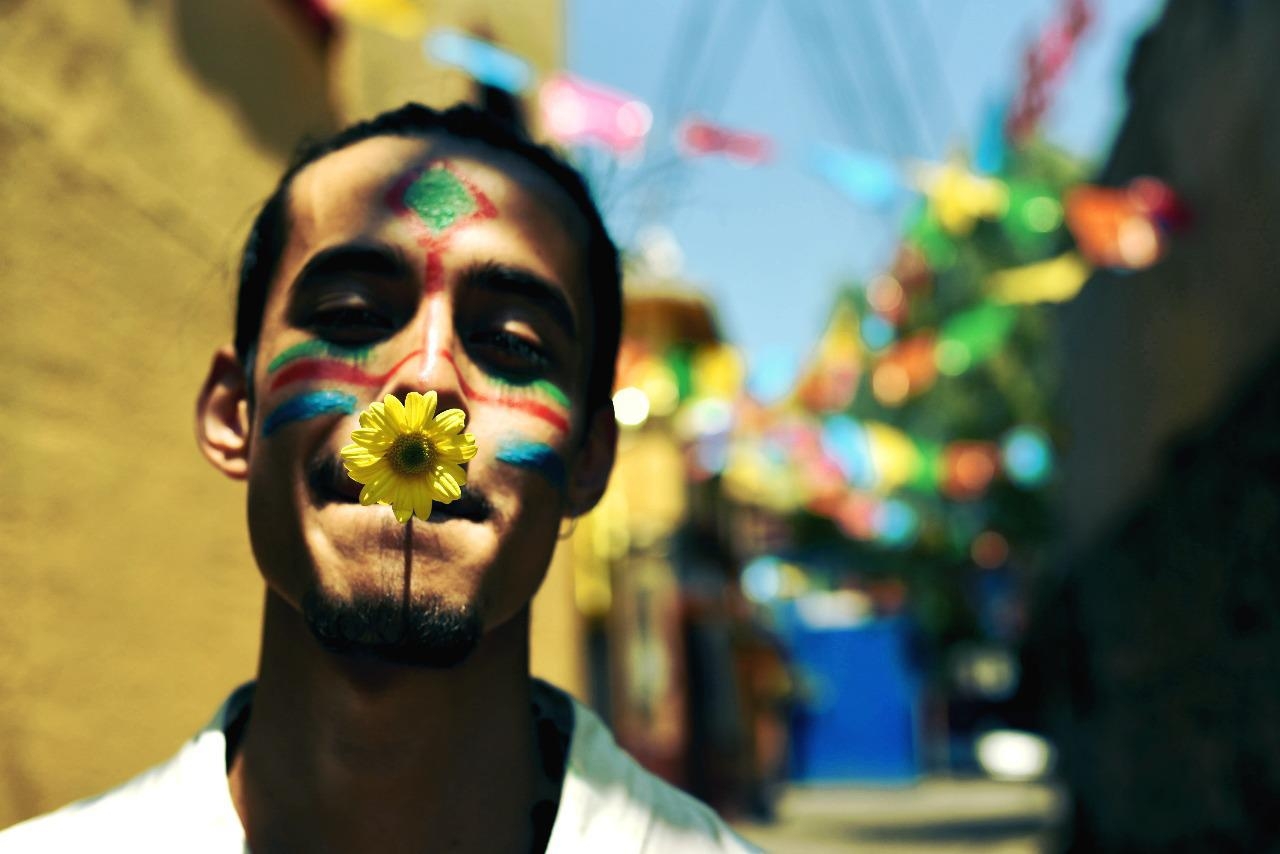 Huey Coyote, el cantautor de la Tribu 