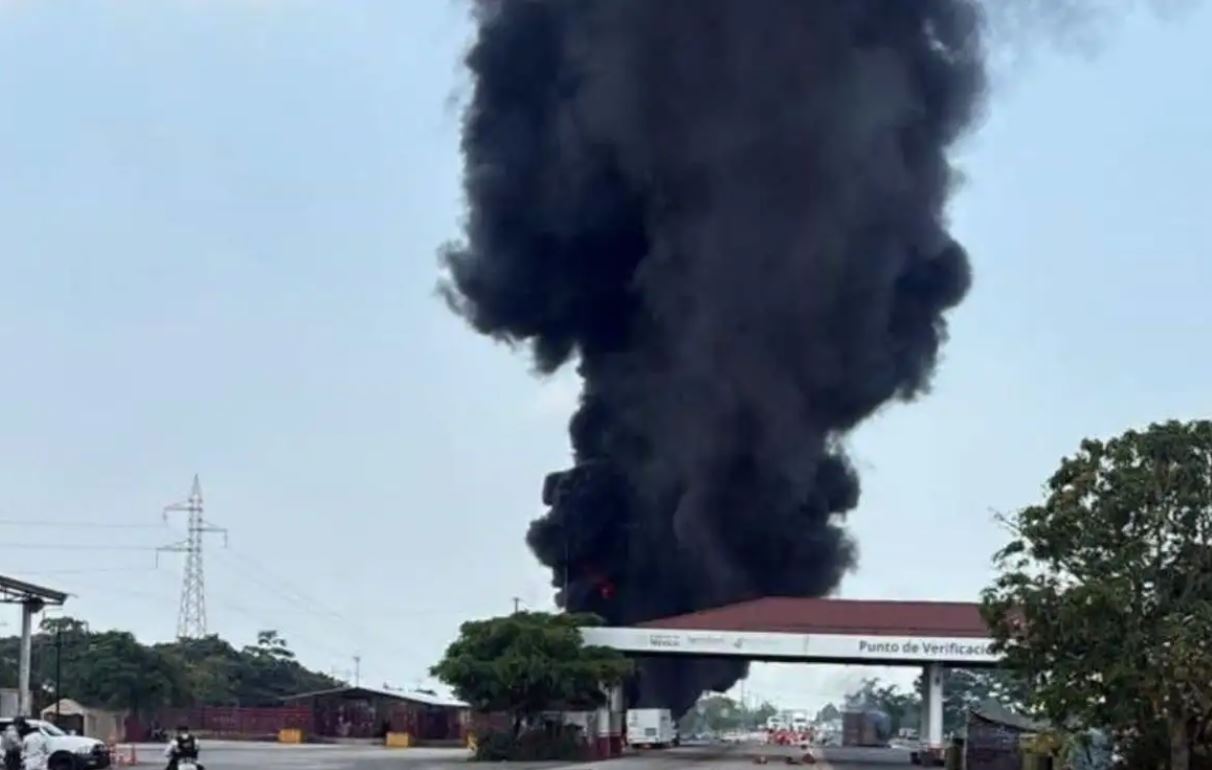 Explota pipa de combustible en los límites entre Veracruz y Tabasco