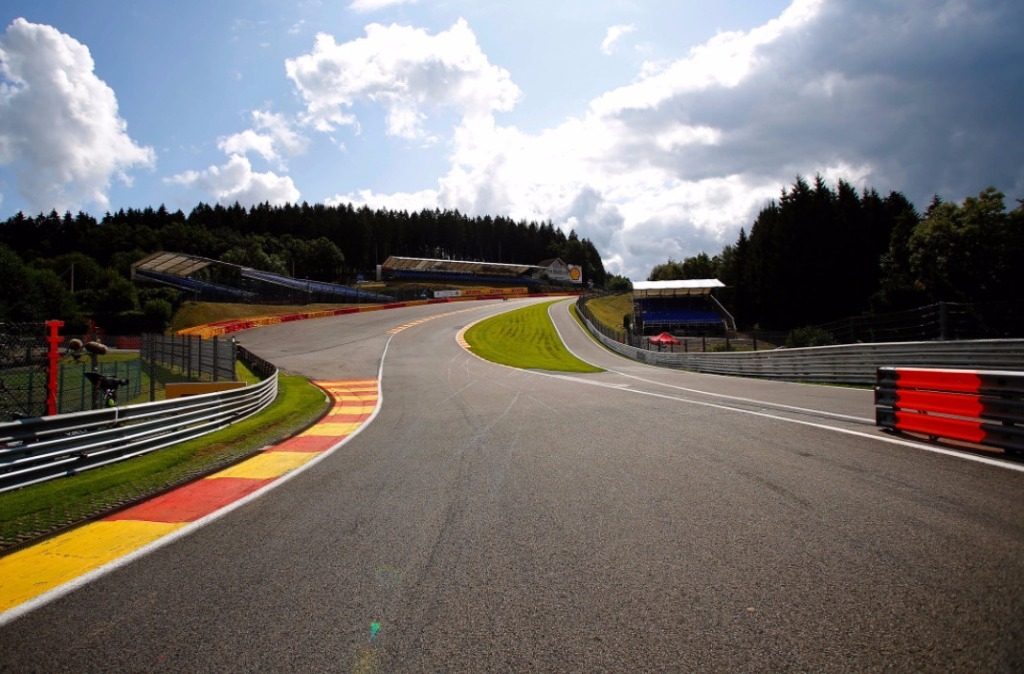 Viernes 13, apertura y recorrido formal por la pista de hielo en Mérida