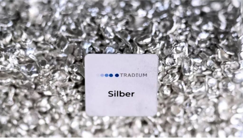 La plata rompe la barrera de los 75 dólares y confirma el auge histórico de los metales refugio