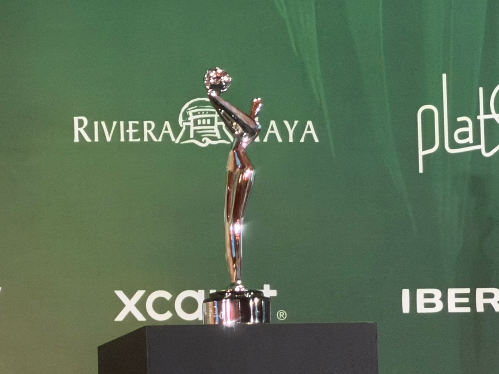 Retiran invitación a Díaz Ayuso a ceremonia de premiación en la Riviera Maya, tras dichos contra el Gobierno de México