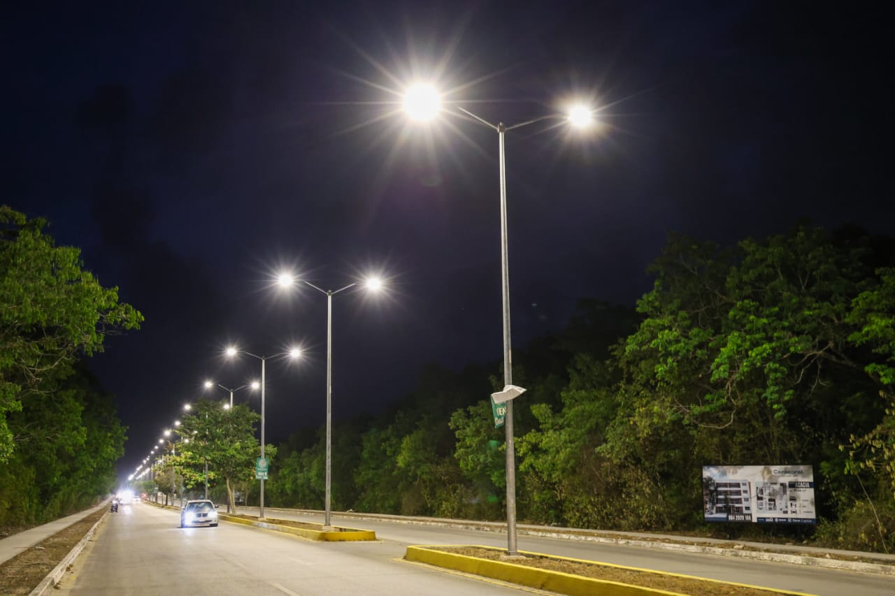 Rehabilitan el alumbrado público desde la avenida Universidades hasta el acceso a Cristo Rey, en ''Playa''