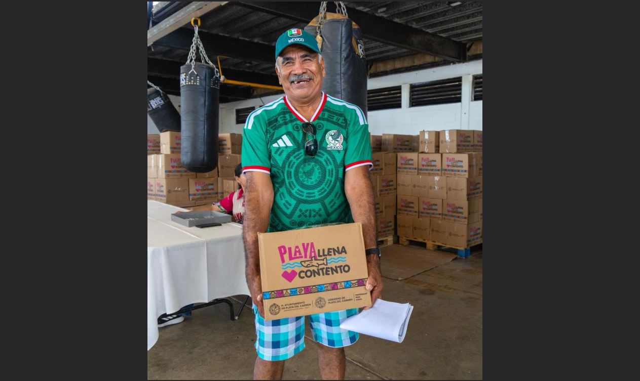 Entregan 3 mil 600 paquetes del programa ''Playa llena, corazón contento''