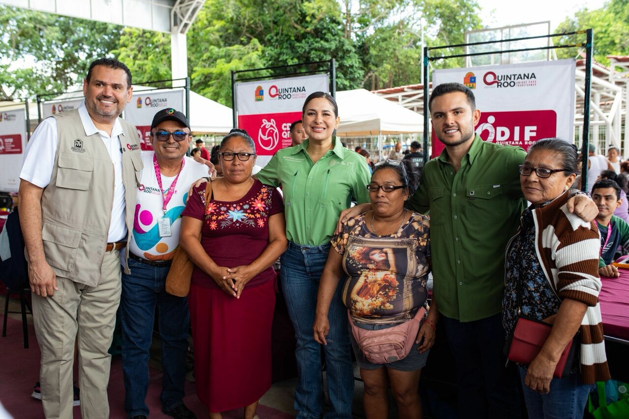 Gobiernos estatal y municipal acercan bienestar a miles de familias en Playa del Carmen