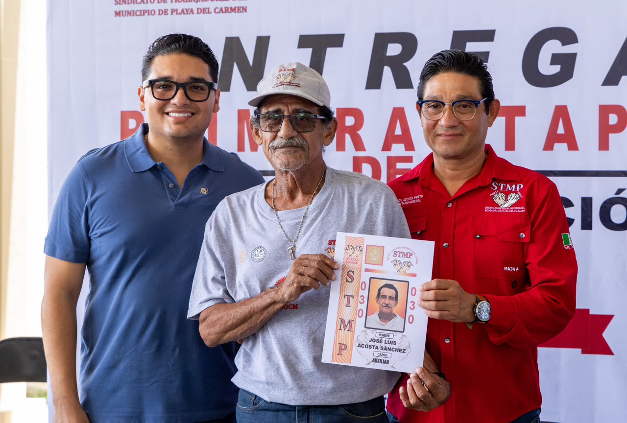 Credencializan a trabajadores del Ayuntamiento de Playa del Carmen