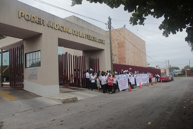 Trabajadores exigen mejores condiciones laborales