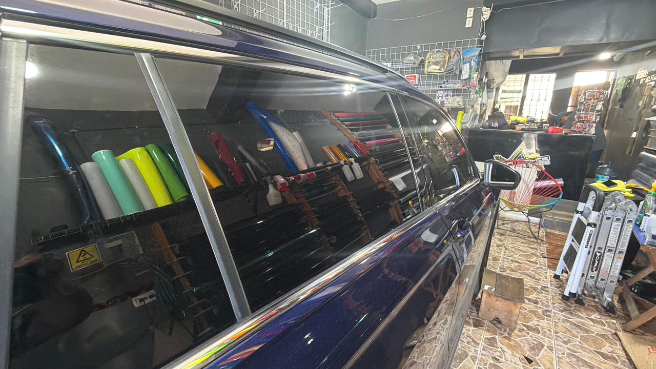 Automovilistas de Tulum expresan inconformidad ante cobro de polarizado en automóviles