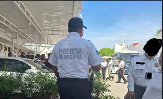 Policías de Carmen paran labores por falta de pagos