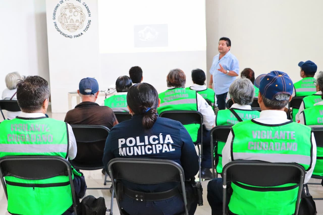 Capacita a más de 300 Vigilantes Ciudadanos en Playa del Carmen