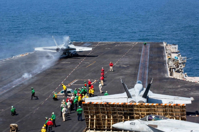 Irán lanza drones contra el portaviones de EU Abraham Lincoln