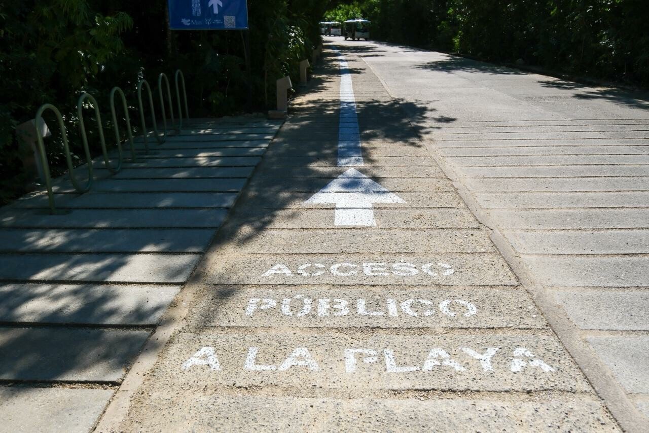 Visitantes aprovechan los nuevos accesos a las playas en Tulum