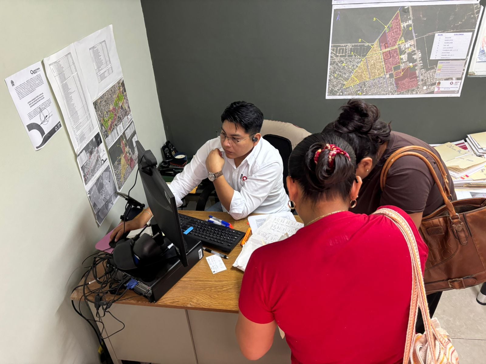 Agepro atiende a vecinos de colonias irregulares en Tulum