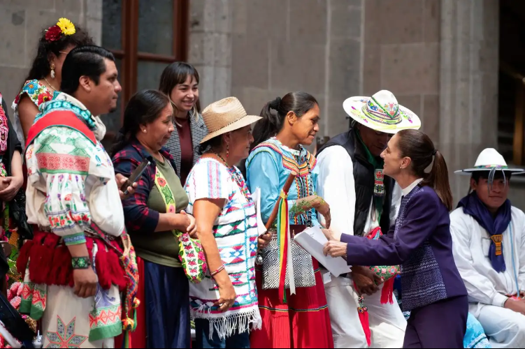 Comunidades indígenas y afromexicanas llevan ''la mano'' en análisis para la ley general de pueblos: Sheinbaum