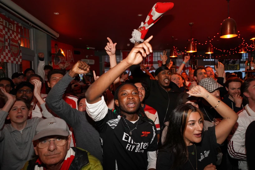 Arsenal atrapa su primer título de la Premier en 22 años, tras empate del Man City con Bournemouth