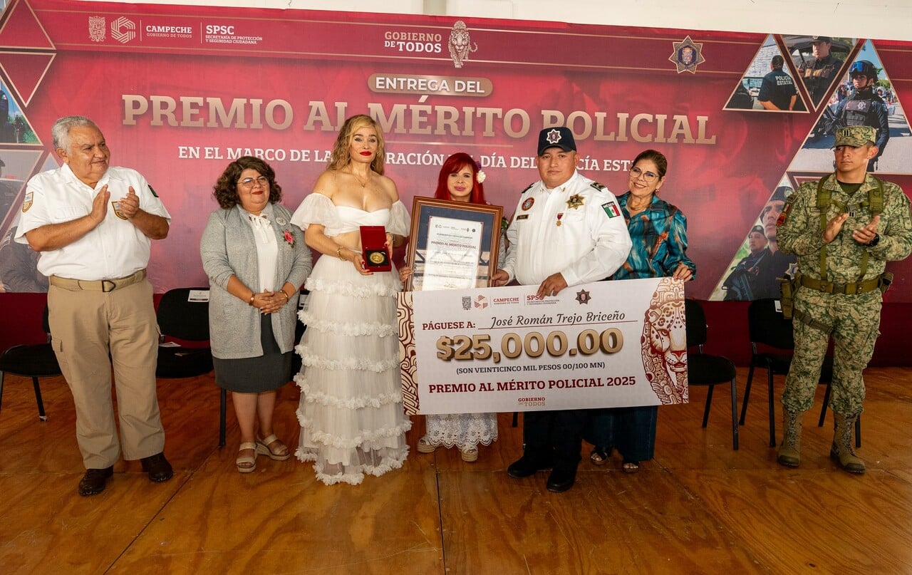 Entregan el Premio al Mérito Policial 2025 de Campeche al oficial tercero José Román Trejo