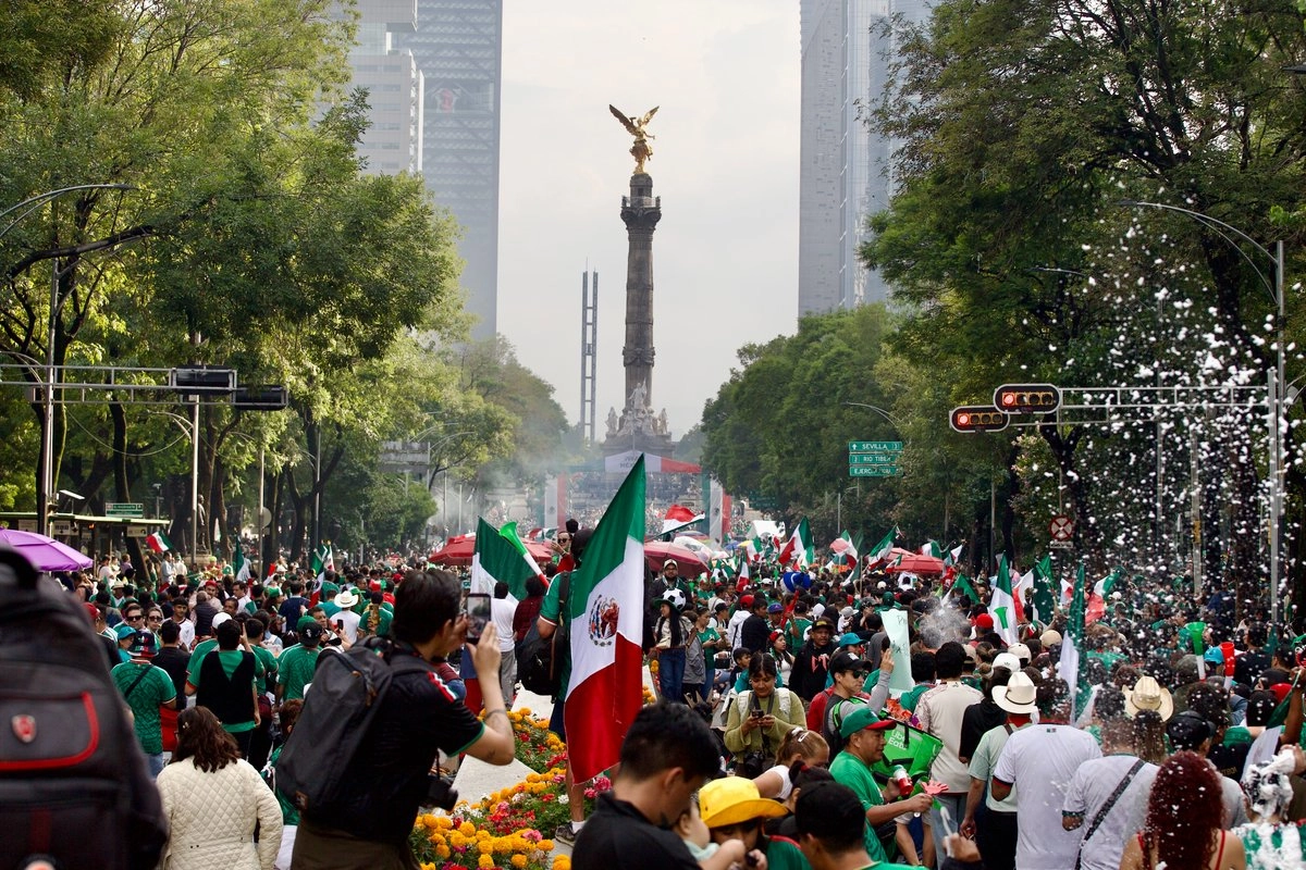 Presidencia decreta suspensión de clases y home office por juegos del Mundial en CDMX y Guadalajara