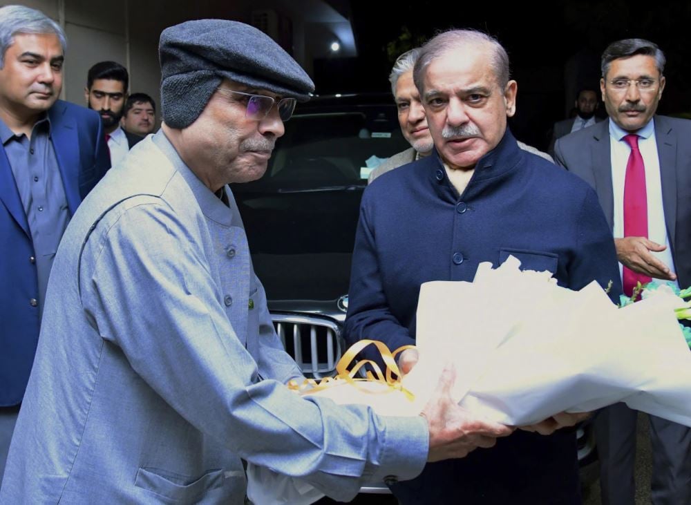 Presidente de Pakistán se regala inmunidad de por vida frente a procesos penales