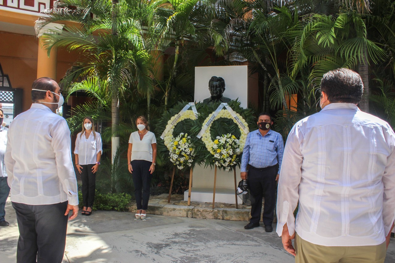 Homenajean a Víctor Cervera Pacheco en su XVI aniversario luctuoso