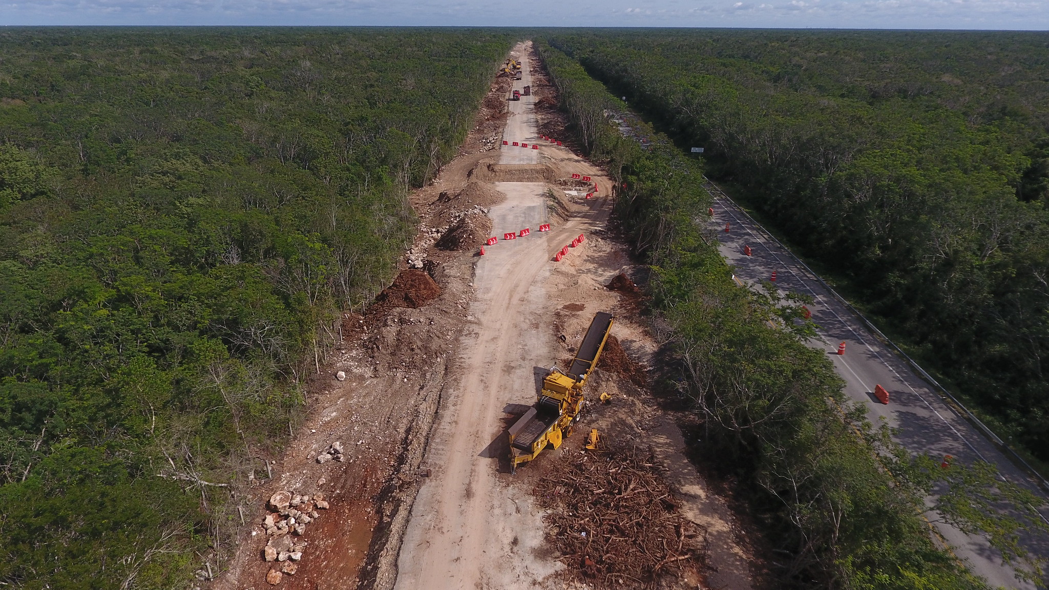 La Jornada Maya - Obras de Tren Maya detienen tráfico en la Mérida-Cancún