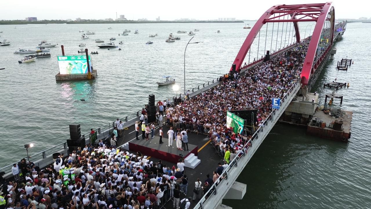 Claudia Sheinbaum inaugura en Cancún el puente Nichupté