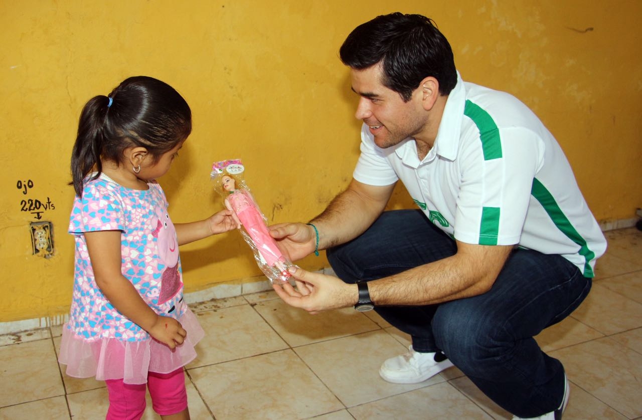 PVEM reparte juguetes a niños de escasos recursos