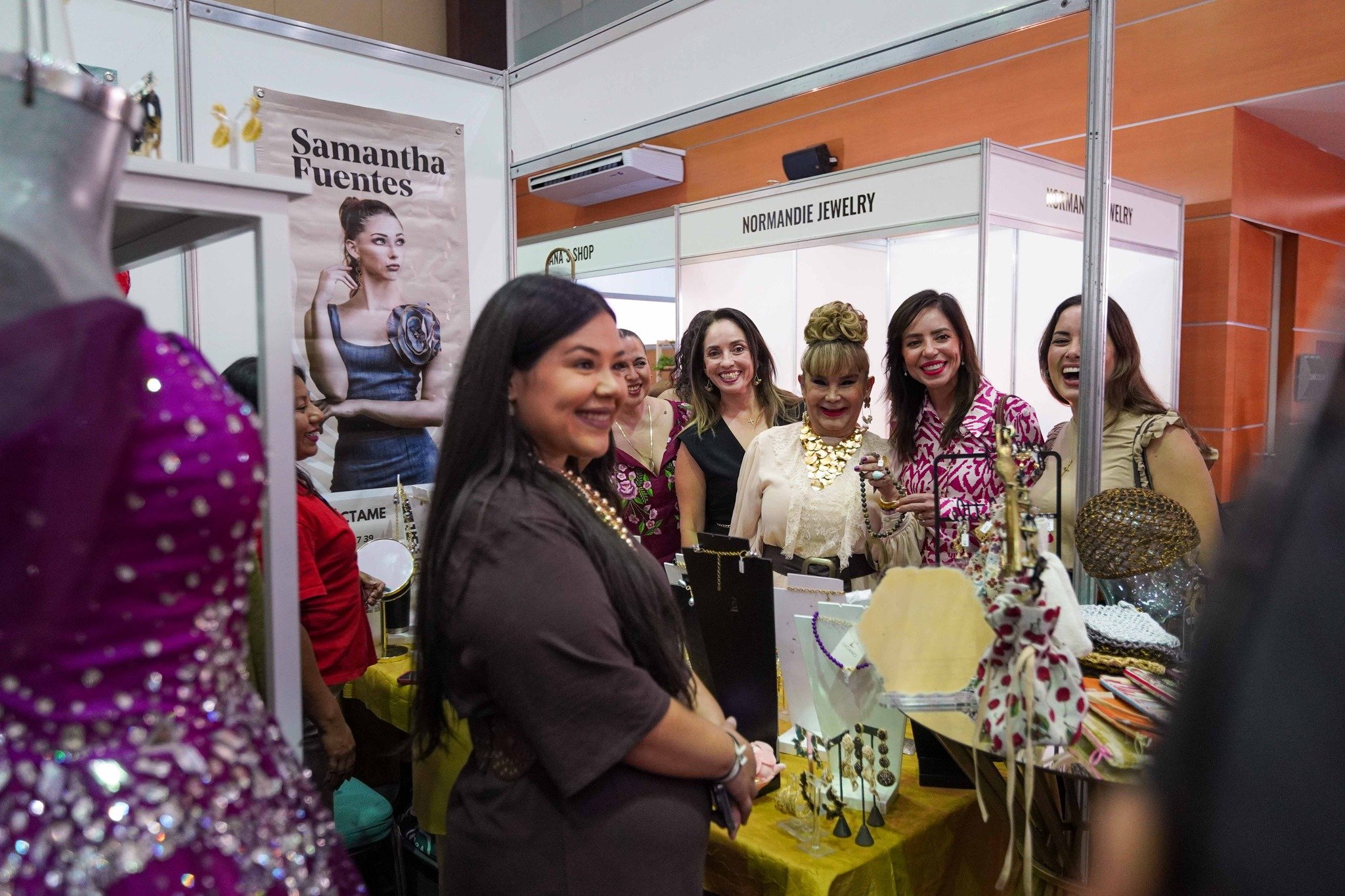 Expo Pyme Mujer de Negocios 2025 reúne a más de 4 mil asistentes y 58 micro empresas