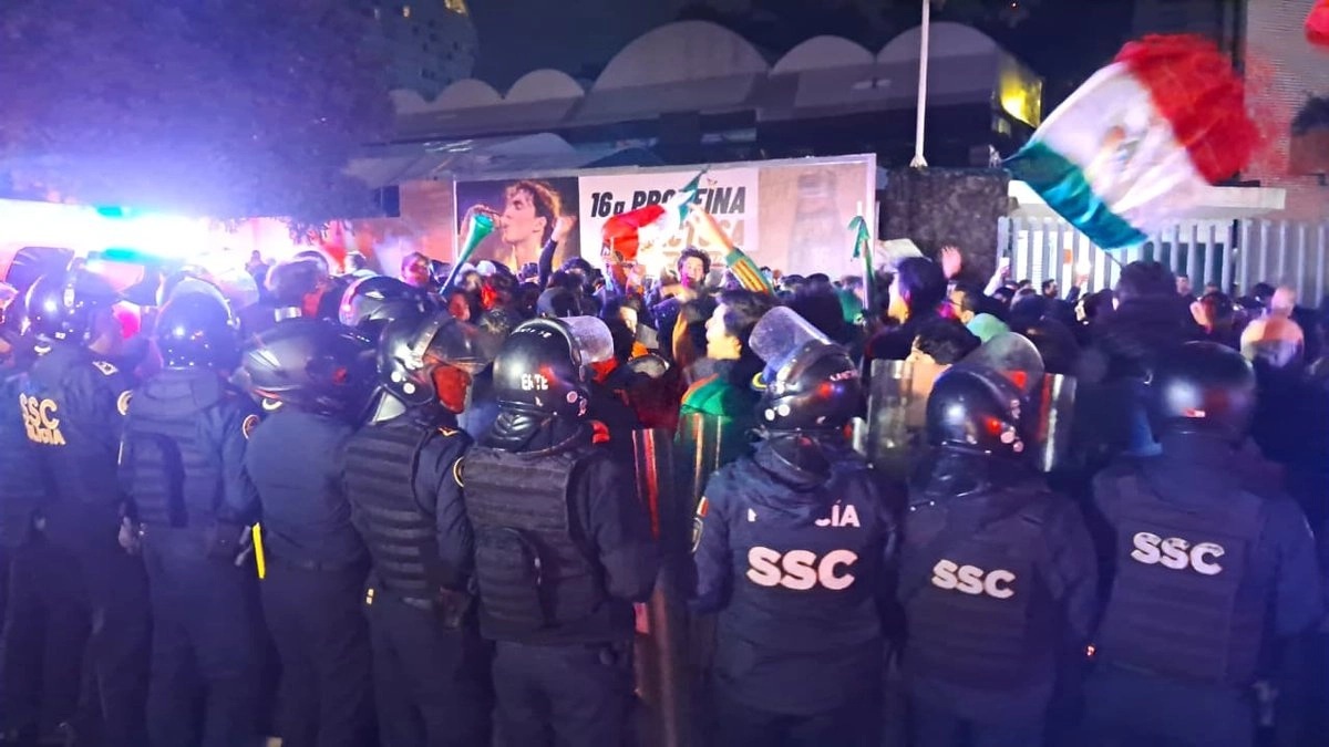 Ecuador presenta reclamo por ''serenata'' de la afición mexicana a su selección; Sheinbaum llama a ser respetuosos