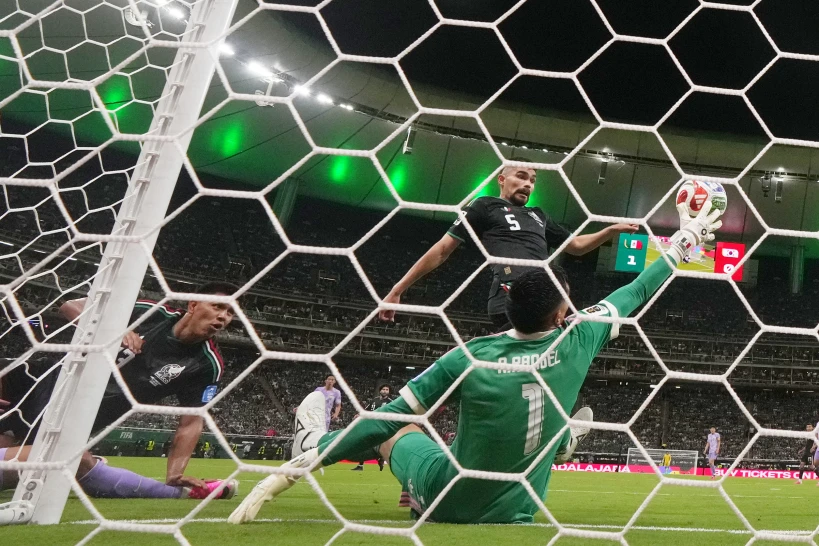 Rangel apaga las dudas y salva al Tri en la agonía del duelo ante Corea del Sur