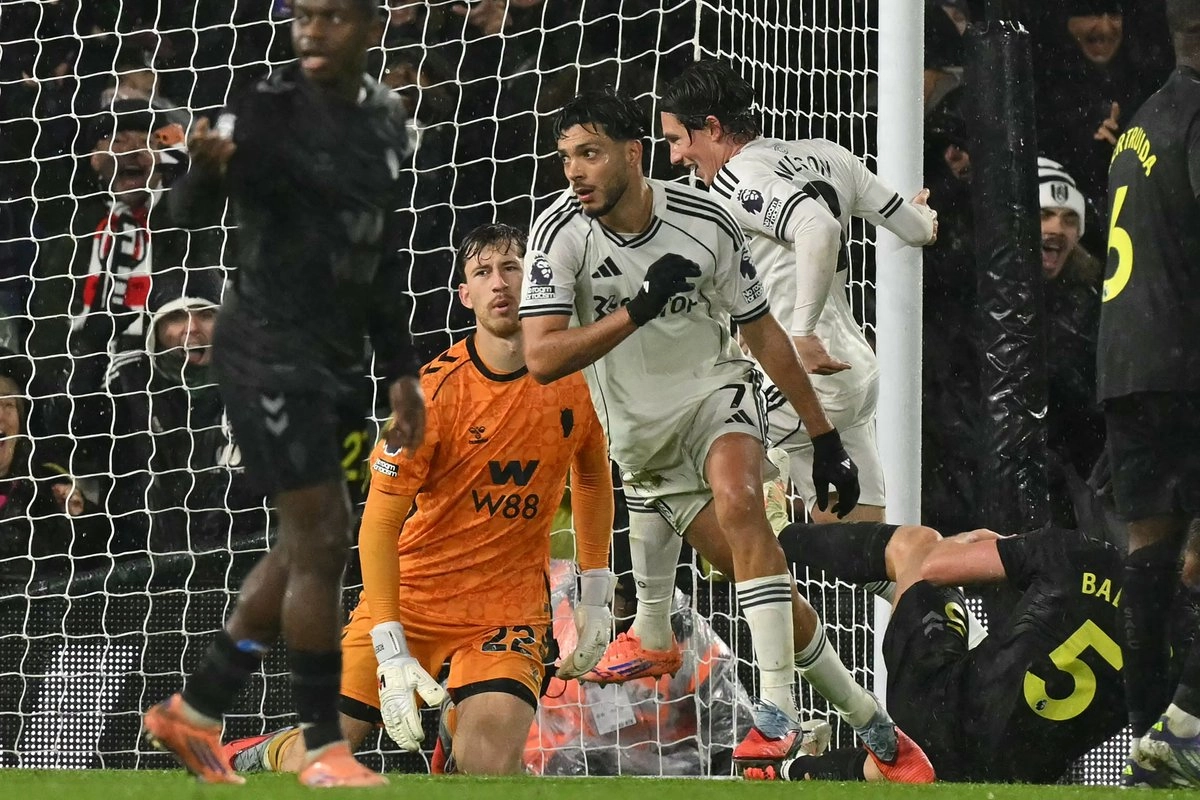 Raúl Jiménez anota el gol del triunfo 1-0 del Fulham ante el Sunderland