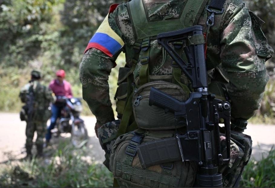 Seis menores, víctimas de reclutamiento forzado, mueren en bombardeo contra guerrilla en Colombia