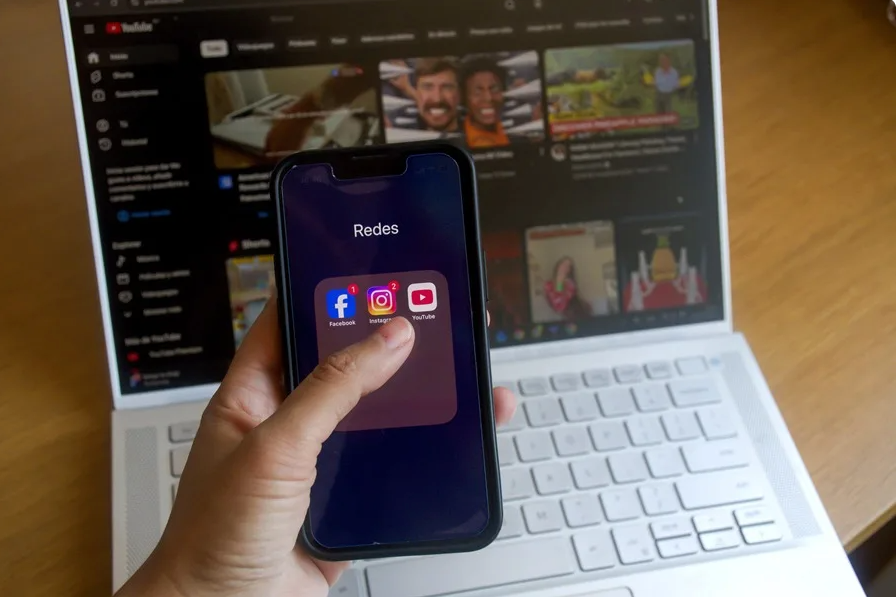 Diputados de Francia aprueban la prohibición de las redes sociales a menores de 15 años