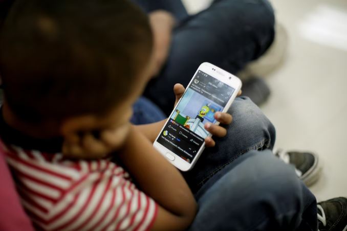 SEP abrirá debate nacional para regular el uso de IA y redes sociales entre niños y jóvenes