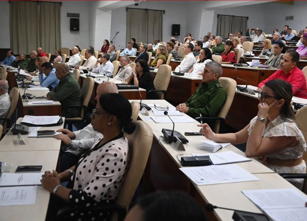 Aprueba el Parlamento de Cuba reformas a favor del libre mercado