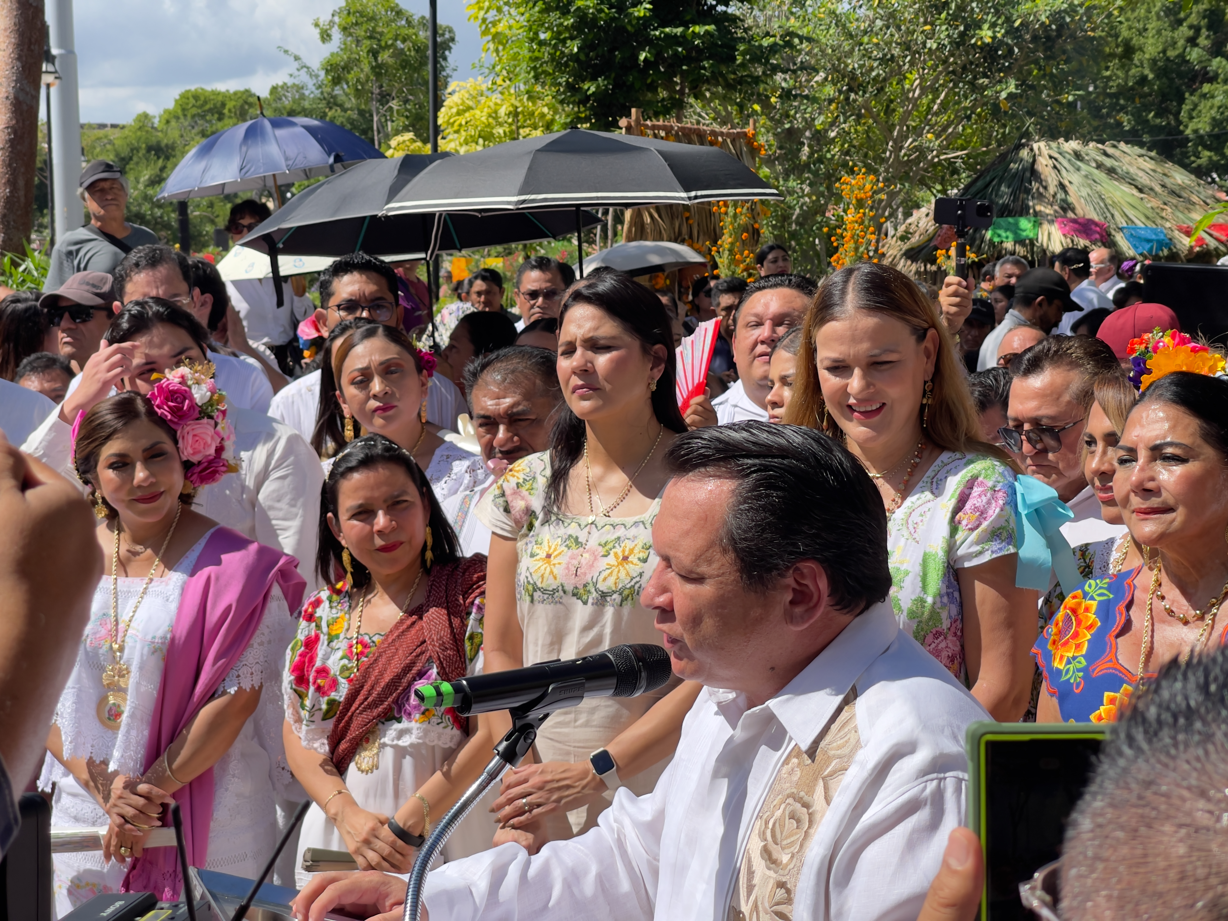 Realizan Gran Muestra Estatal de Altares en la Plaza Grande de Mérida